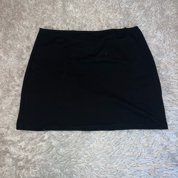 Edikted Black Mini Skirt - Picture 6 of 8